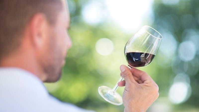 Как приятно и с удовольствием замедлить процесс старения с помощью вина