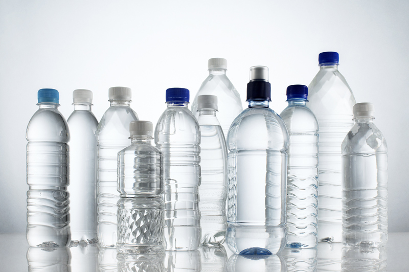 Почему нельзя повторно пить из пластиковых бутылок. Не рискуйте своим здоровьем!