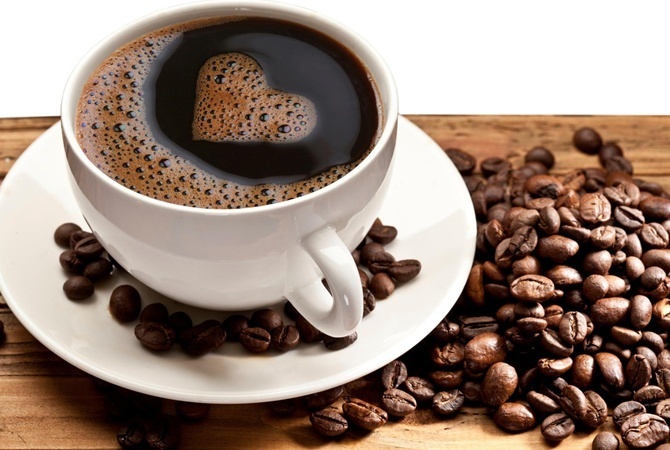 Почему кофе и чай лучше пить с сахаром