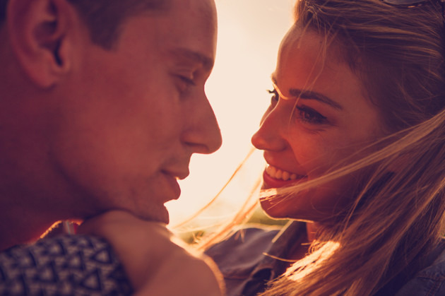 8 вещей, которые мужчина позволяет себе ТОЛЬКО рядом с любимой женщиной