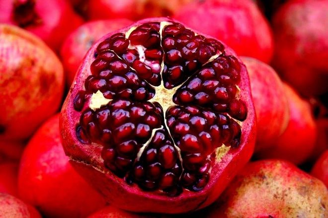 5 фруктов и ягод, в которых косточки полезнее плода