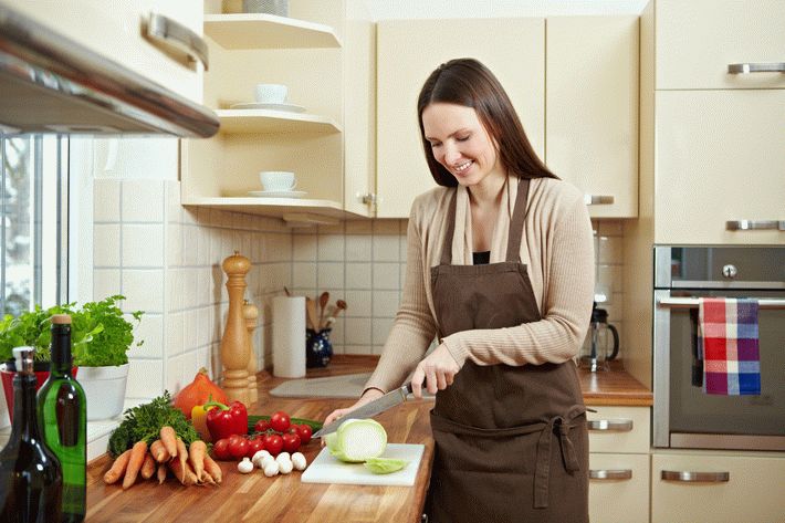 Ученые: приготовление пищи может быть опасно для женского здоровья