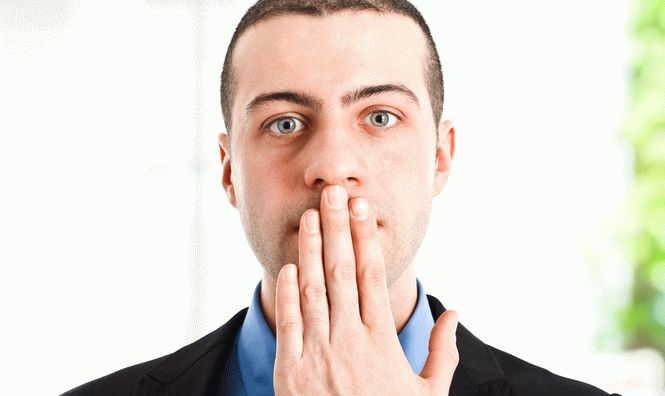 Как убрать запах изо рта и почему он появляется