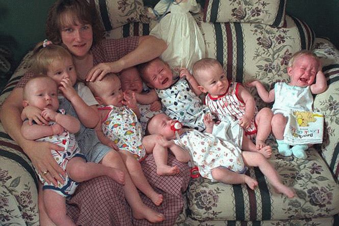 Уникальный случай: впервые в мире семь близнецов отметили совершеннолетие