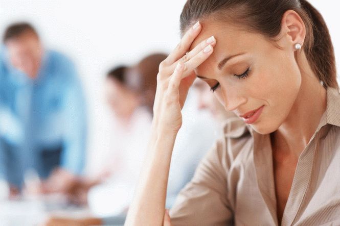 Названы причины возникновения головной боли у женщин