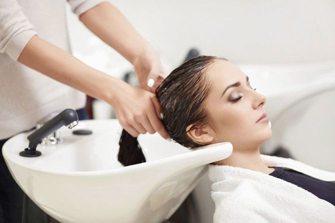 Почему мыть голову в парикмахерских очень опасно