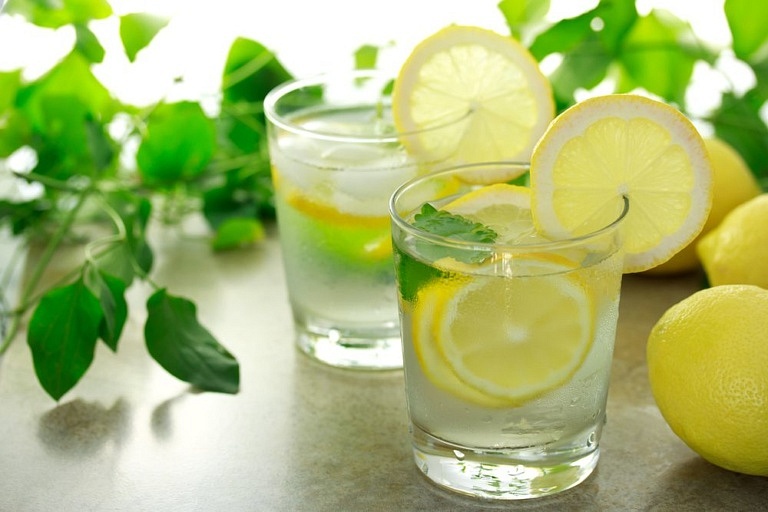 Прием стакана теплой воды с этим фруктом по утрам излечит все ваши болезни