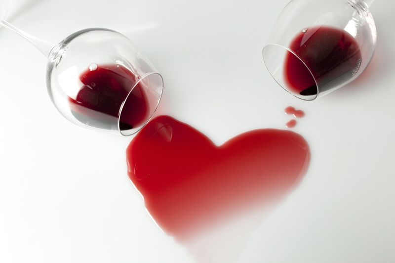 Расслабиться с пользой и бокалом после долгого дня: 10 здоровых аргументов в пользу красного вина
