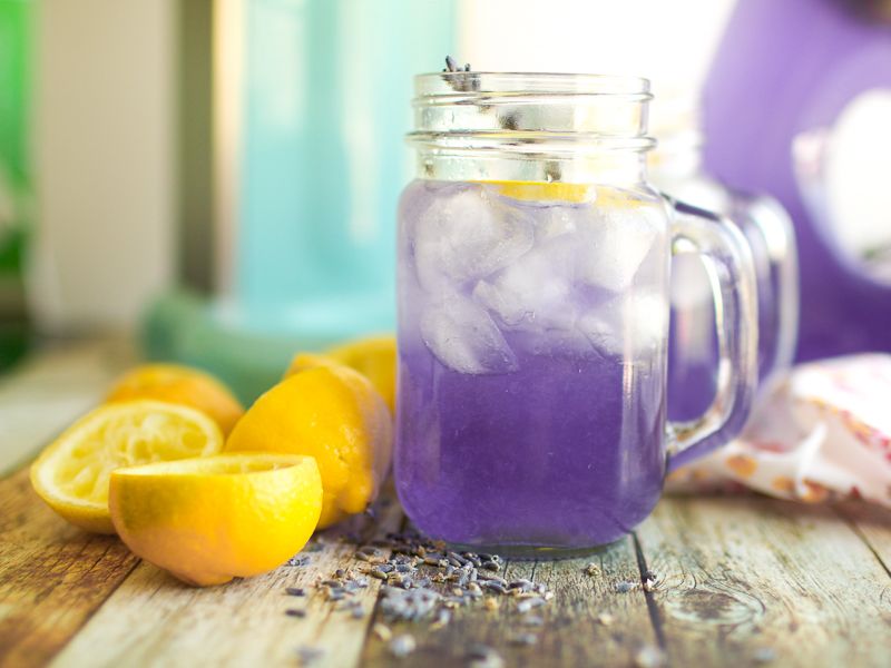 Фиолетовый лимонад, чтобы облегчить головные боли и поднять настроение﻿