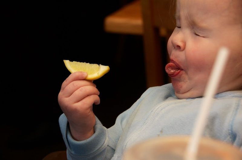 Съесть лимон и взбодриться: 13 хитроумных способов быстро снять усталость и повысить тонус