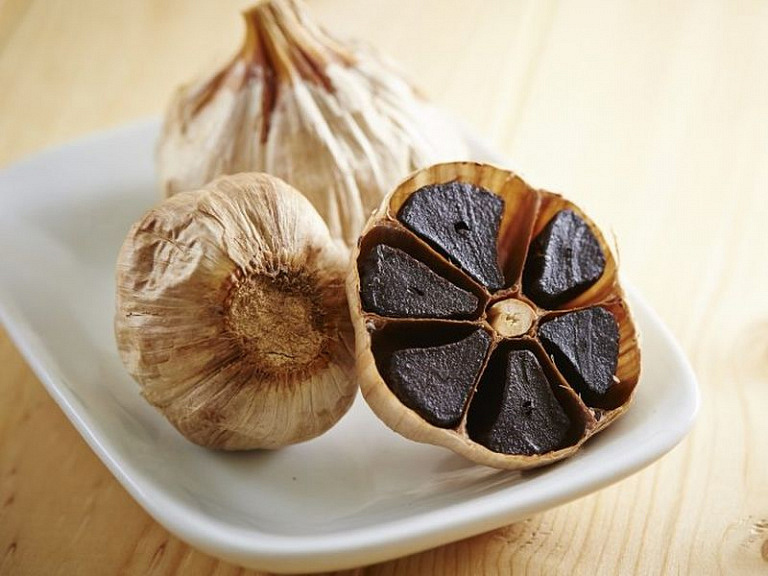 Черный чеснок: не только уникальный аромат для блюд, но и действенная защита от рака