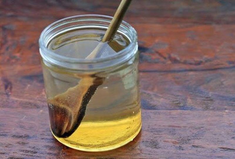 От вздутия и для выведения ядов: лечим болезни медовой водой