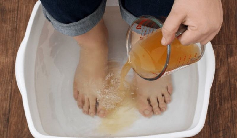 Выводим токсины из организма посредством ионных ванночек для ног