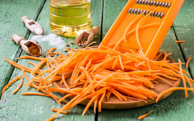 Главное ночь продержаться: секреты приготовления настоящей моркови по-корейски