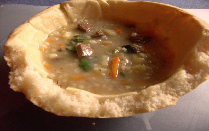 Хлебные тарелочки для супа и салата: вкусная замена посуде, которую можно скушать