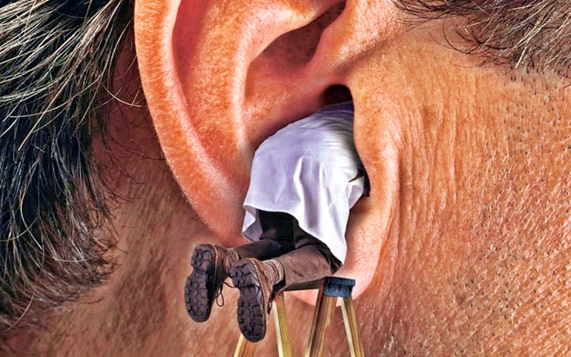 Только не ватной палочкой: как в домашних условиях удалять серные пробки в ушах