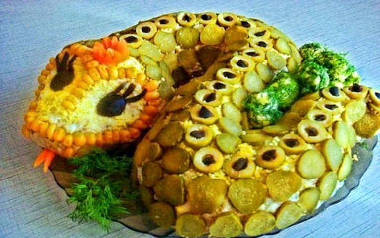 «Змейка»: вкуснейший рыбный салат, который легко и весело готовить
