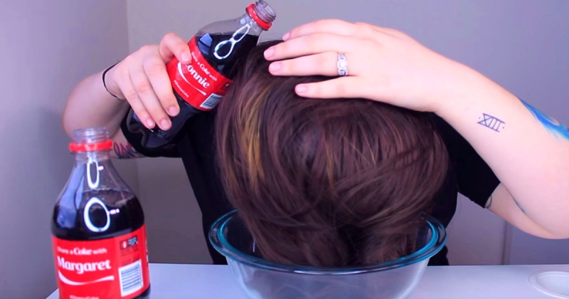 Какая-то волшебная водичка: что будет, если помыть голову Кока-колой