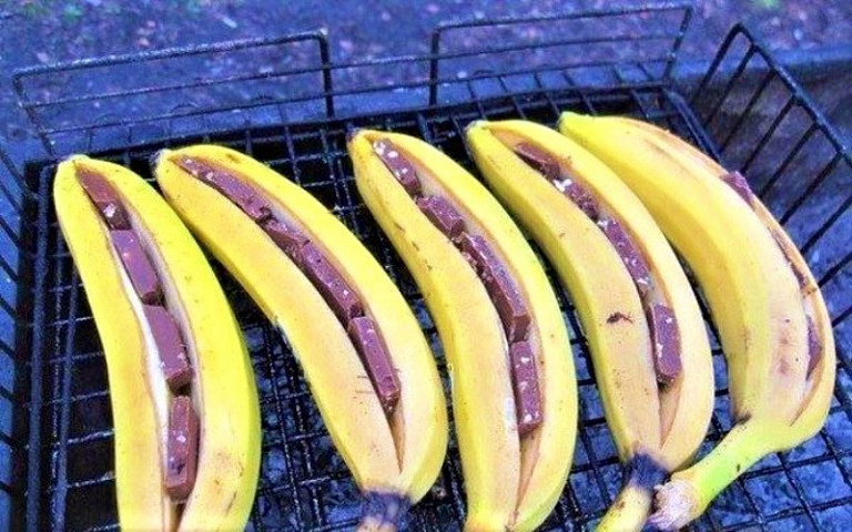 Сказочное барбекю для детишек: вместо мяса на огне - бананы с шоколадом