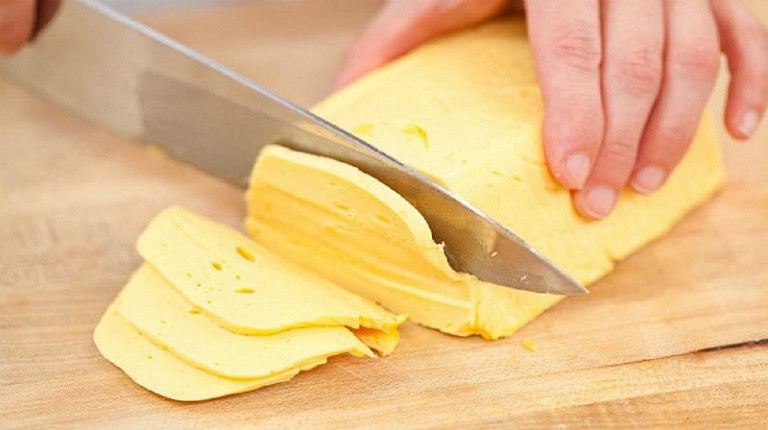 Как приготовить домашний сыр своими руками: для гурманов, не доверяющим магазинным продуктам