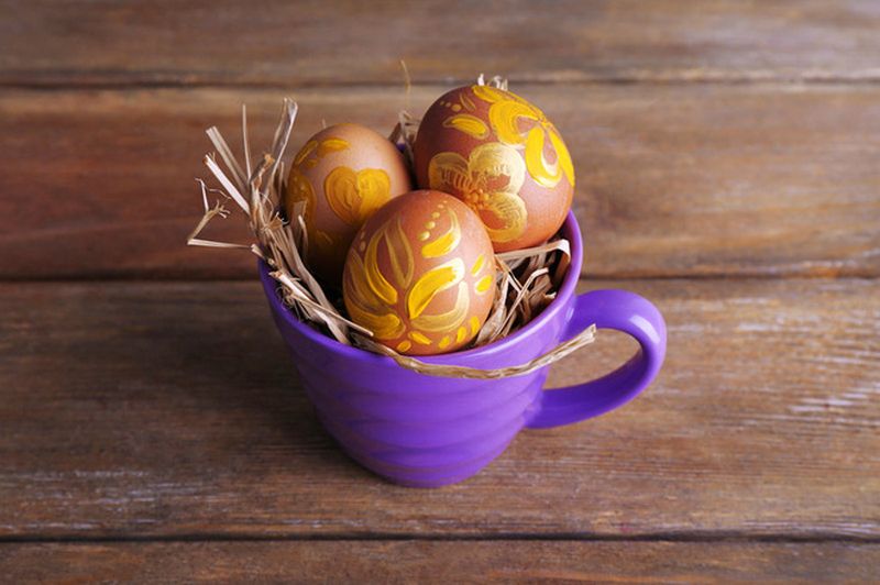 20 простых способов красиво покрасить яйца на Пасху