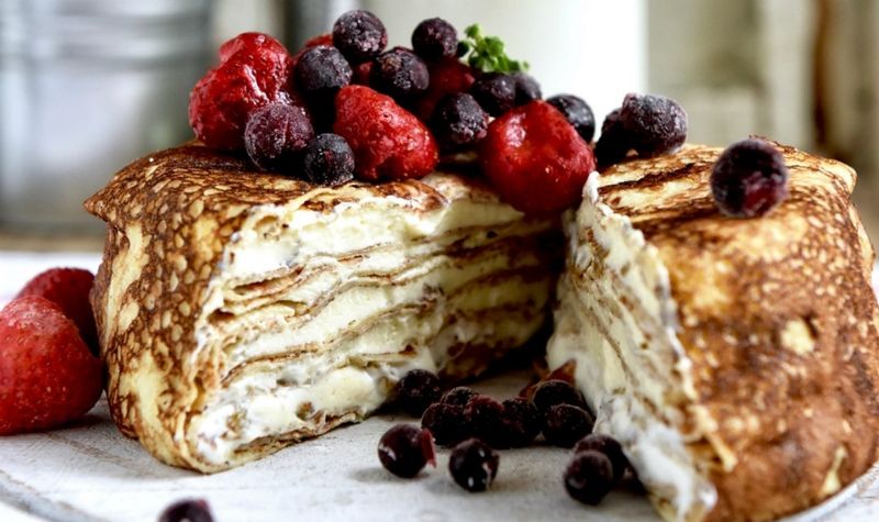 Поразительно вкусный блинный торт: творожное лакомство для настоящих гурманов
