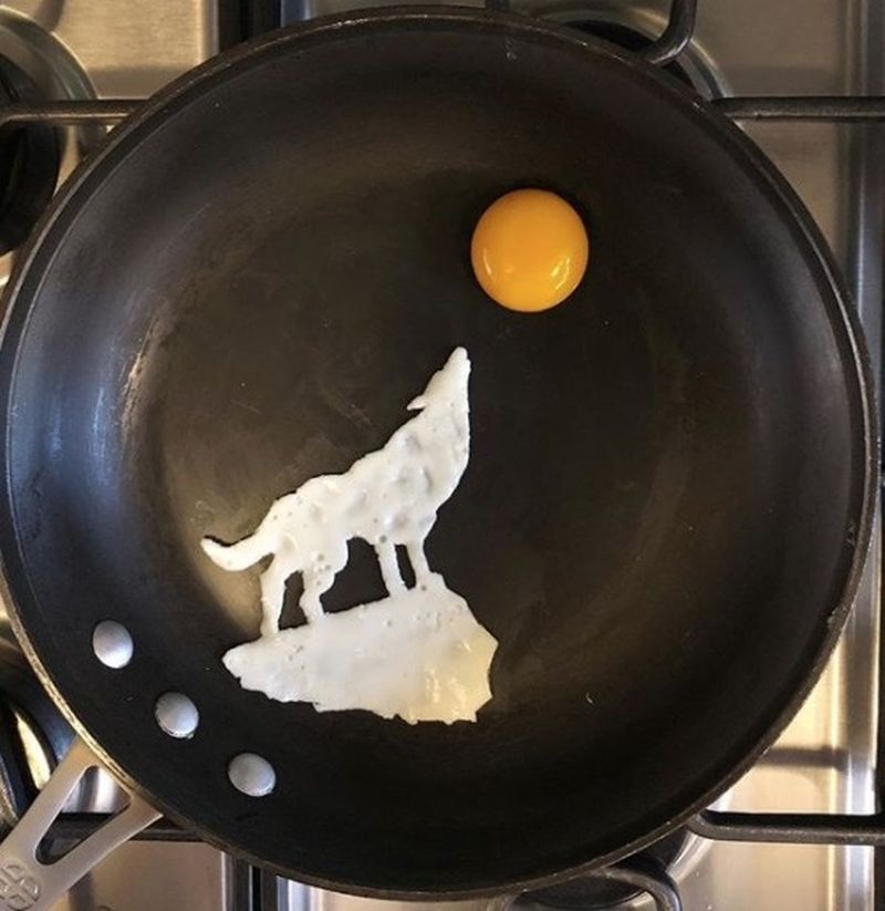 Яйца на сковороде как искусство: вкусные идеи для яичного завтрака