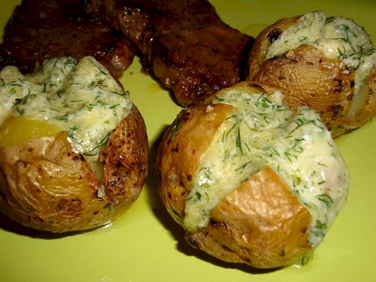 Картофель в духовке с сырными шариками: необыкновенный гарнир к любому блюду