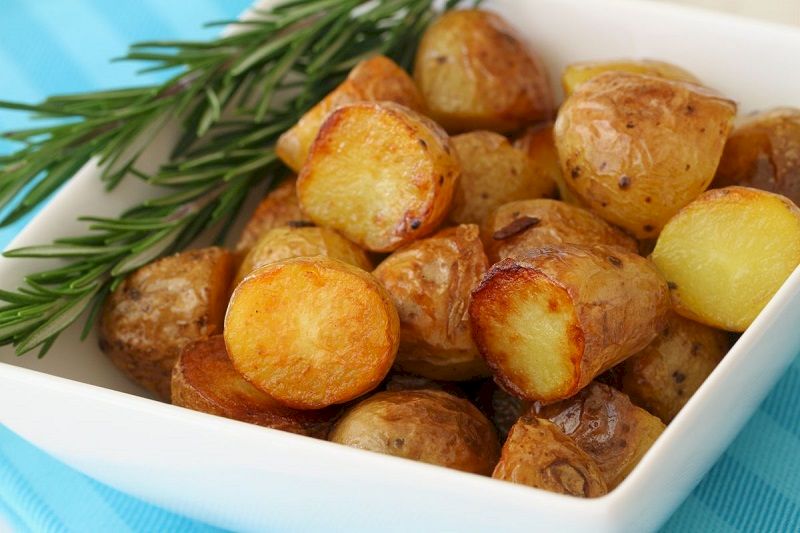Запеченный молодой картофель в духовке