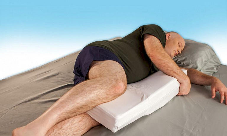 Правильные позы для сна: как лучше спать при болях в спине, храпе и с большой грудью