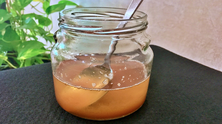 Натурпродукт от сотен болезней: как яблочный уксус с медом по утрам исцеляет тело и душу