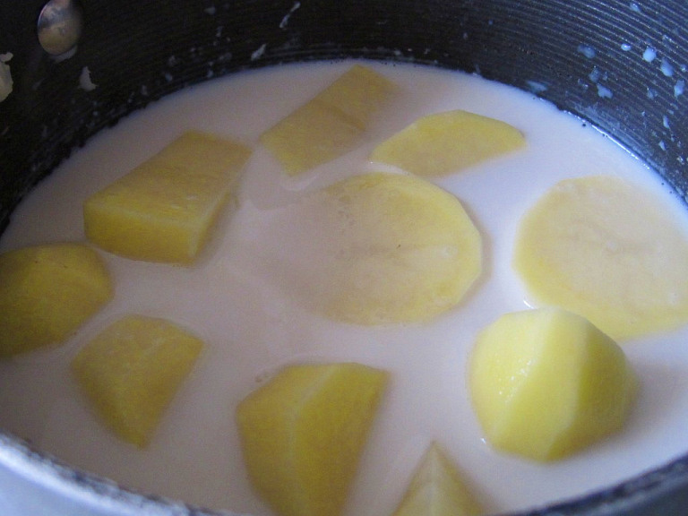 Грешно варить на воде: советы от маститых поваров, как правильно приготовить картофельное пюре