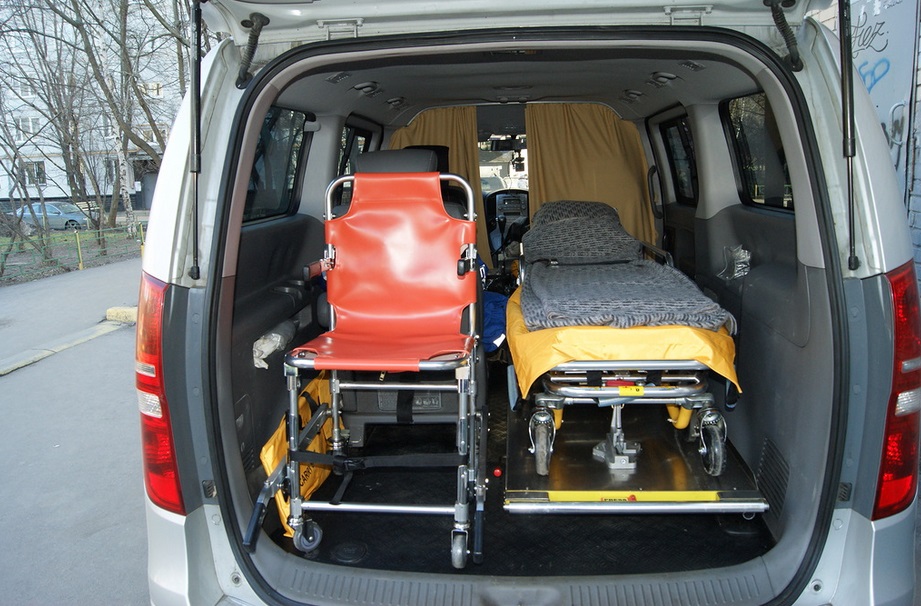 Перевозка лежачих больных – специфика транспортировки, подготовка