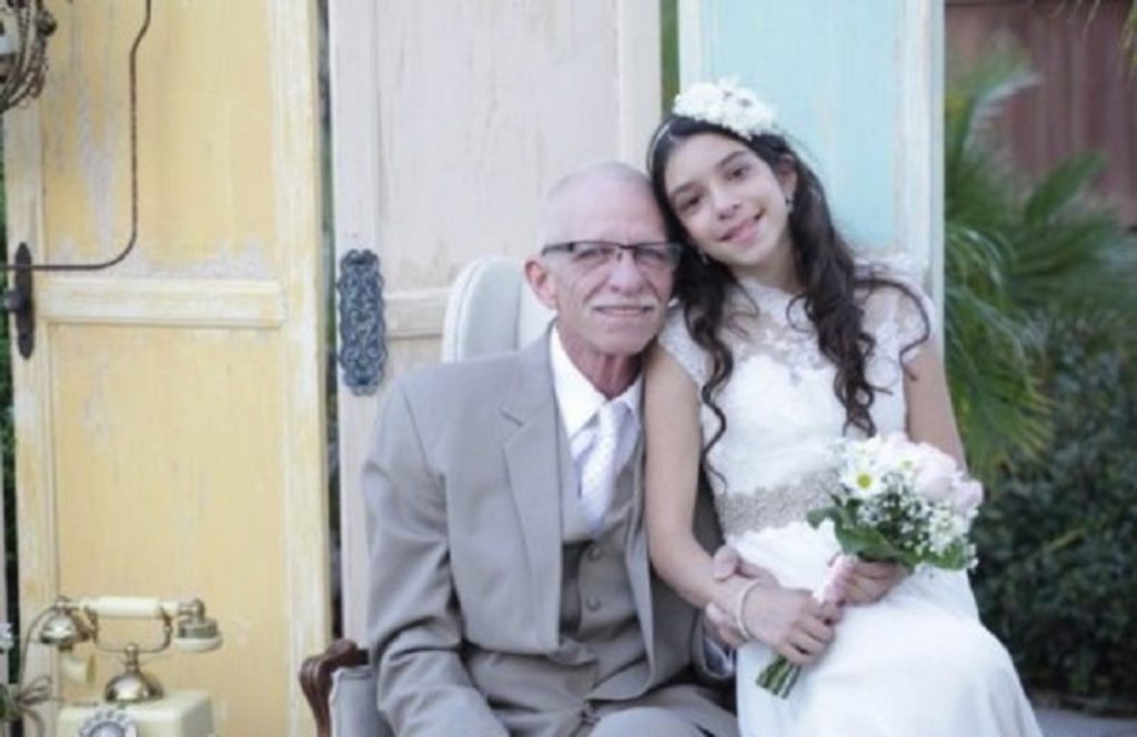 Замуж за старика: на свадьбе 11-летней девочки и 62-летнего мужчины рыдали все гости