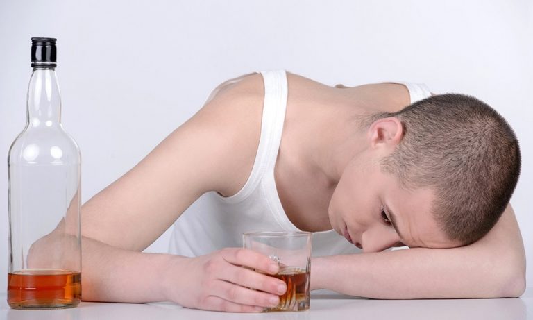 Подростковый алкоголизм: как предупредить зависимость?
