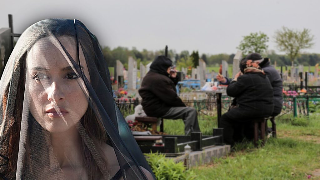 Прощаючись із чоловіком на похороні, дружина помітила, як по його щоці покотилася сльоза … Ні – вона зовсім не розгубилася!