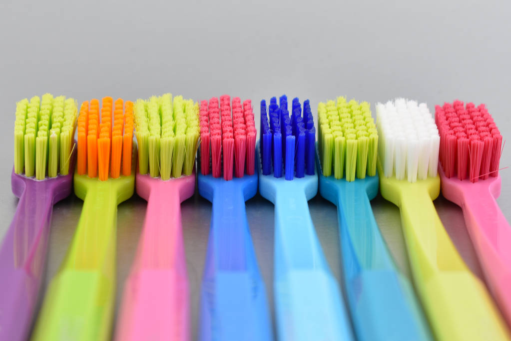 Как часто дети должны менять зубную щетку?