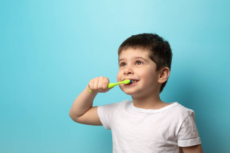 Как часто дети должны менять зубную щетку?