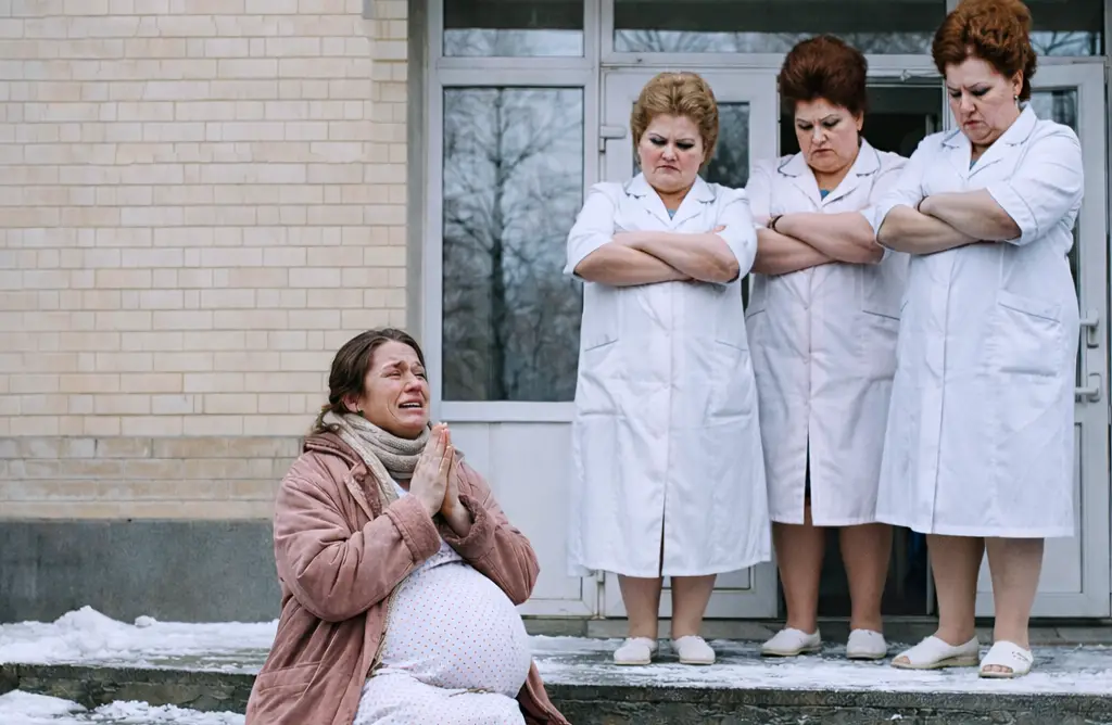Беременной бездомной женщине отказали в помощи — но реакция главного врача изменила всё…